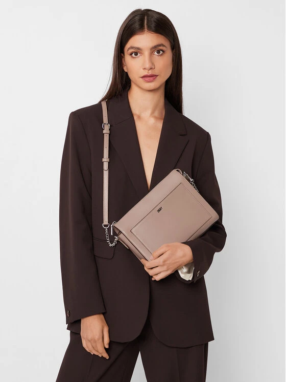 Ολοκαίνουργιο 🌟 DKNY Γυναίκες Τσάντες Χιαστί Τσάντα Bryant Med Box Cbody R74E3005 Μπεζ ✔️ - Image 6