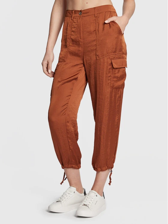 Αγορά 👏 DKNY Γυναίκες Υφασμάτινα Παντελόνια Παντελόνι υφασμάτινο P2EKSA2W Καφέ Regular Fit ✔️